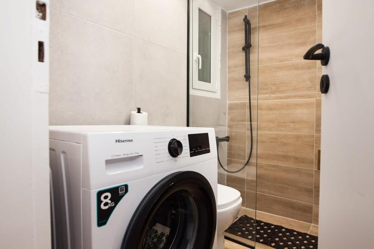 Contemporary Stylish Apartment Located Near Metaxourgeio Area Athens Ngoại thất bức ảnh