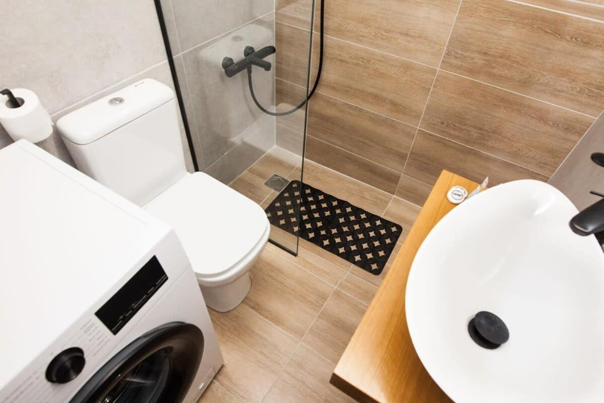 Contemporary Stylish Apartment Located Near Metaxourgeio Area Athens Ngoại thất bức ảnh