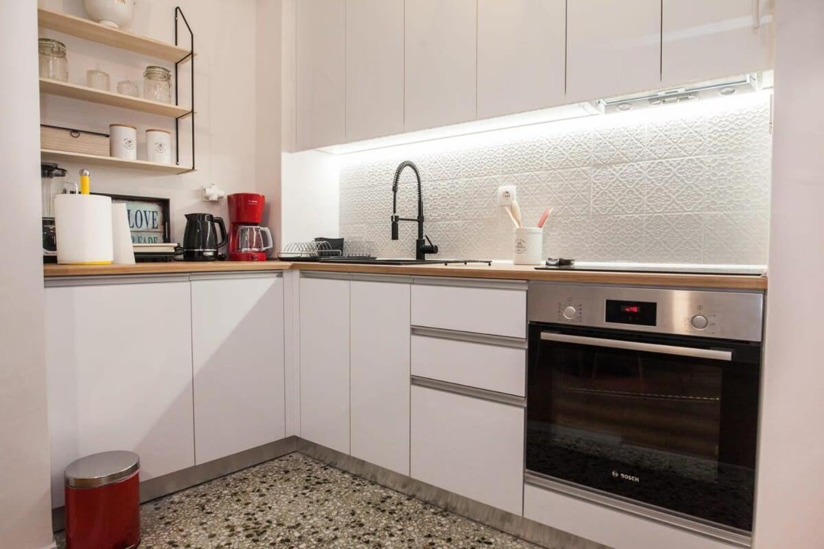 Contemporary Stylish Apartment Located Near Metaxourgeio Area Athens Ngoại thất bức ảnh