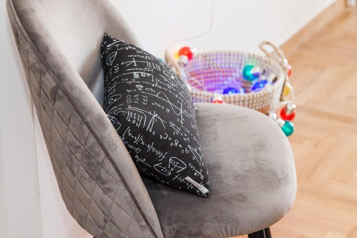 Contemporary Stylish Apartment Located Near Metaxourgeio Area Athens Ngoại thất bức ảnh